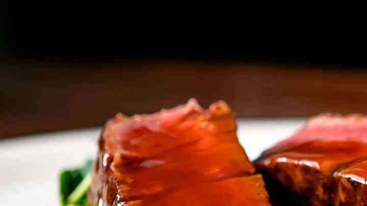 carne bañada en salsa española