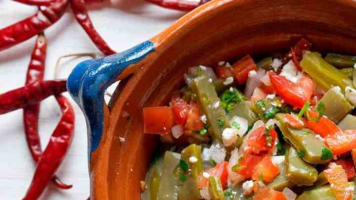 ensalada de nopales mexicana
