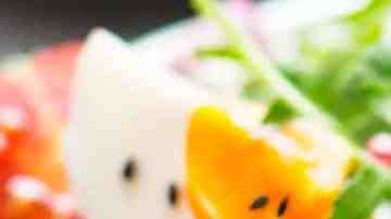 plato con ensalada de huevo casera