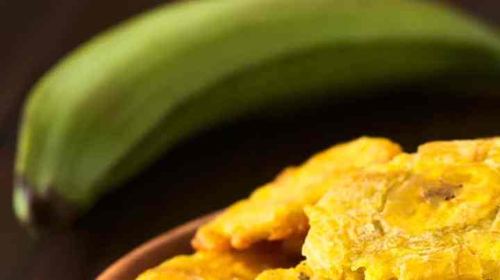 plato con patacones listos para comer