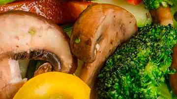 salteado de brócoli con champiñones