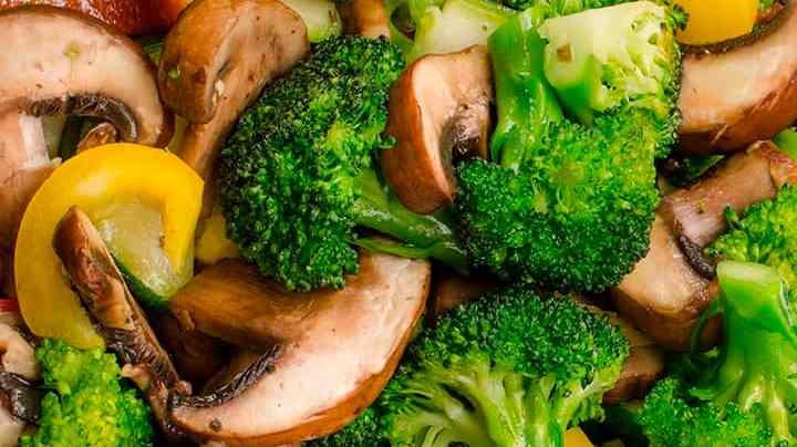 salteado de brócoli con champiñones
