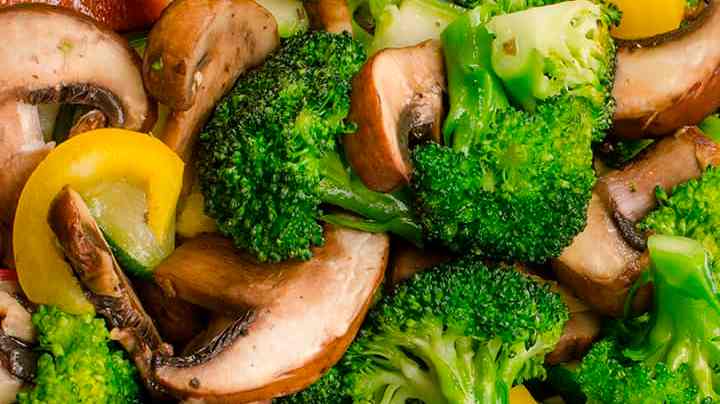 salteado de brócoli con champiñones