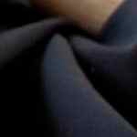 plato de sopa de pollo con huevo duro