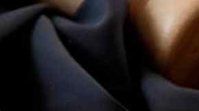 plato de sopa de pollo con huevo duro