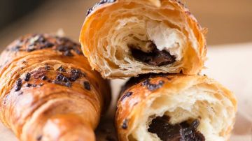 Croissants rellenos de chocolate