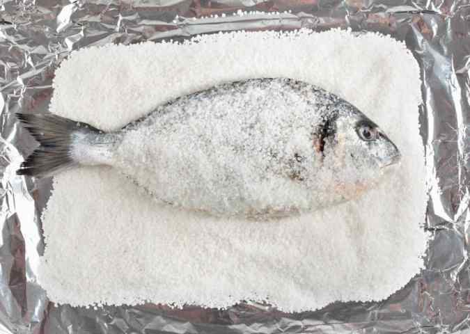 deliciosa dorada a la sal