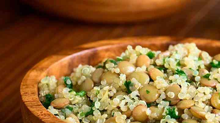 deliciosa ensalada de lentejas con quinoa
