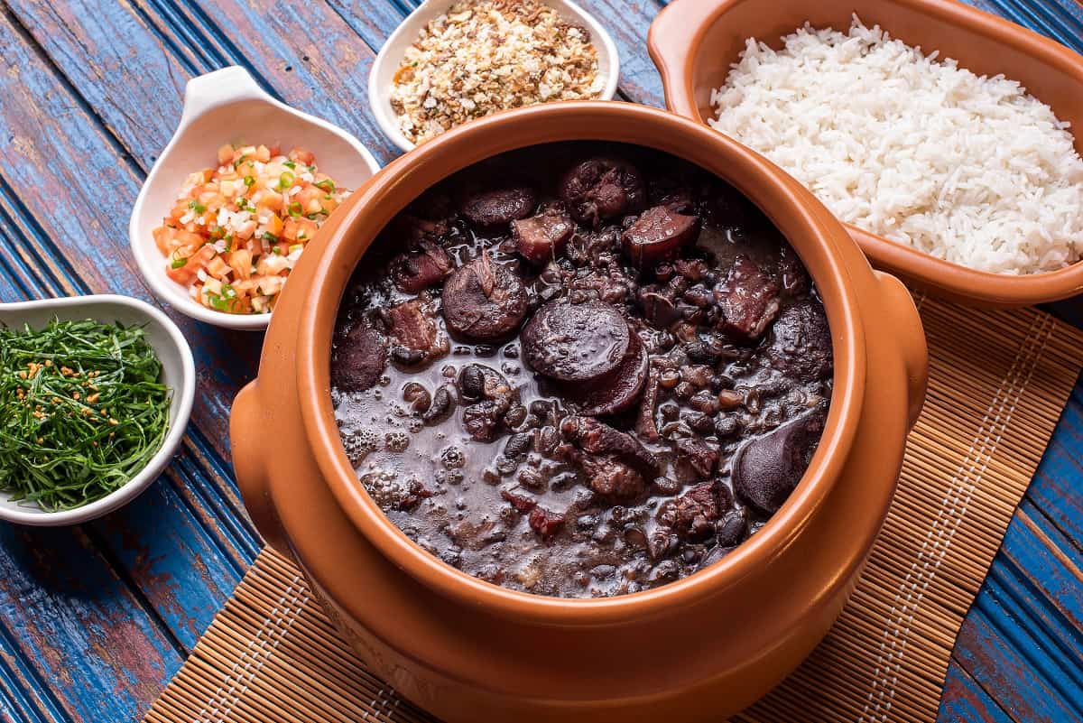  La colonización portuguesa aportó nuevos ingredientes y técnicas culinarias, enriqueciendo aún más este plato. Foto: Comedera.   