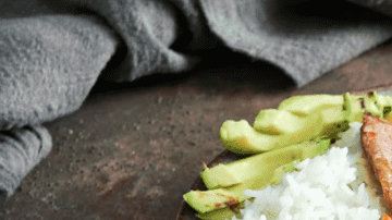 sobrebarriga en salsa criolla