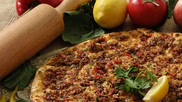 Lahmacum, pizza turca