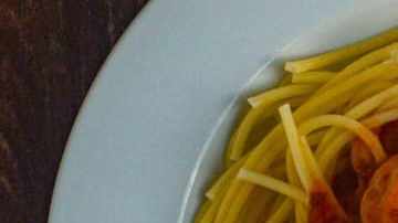 Espaguetis con albóndiga de pavo