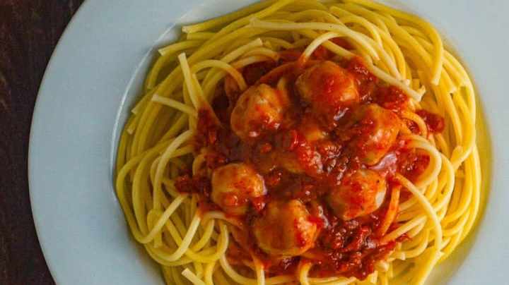 Espaguetis con albóndiga de pavo
