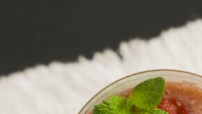 Photo © 2021 The Grosby Group Food Division

Batido de fresa

Ingredientes

2 tazas de fresas
1 taza de leche vegetal
1/2 taza de dátiles
1/2 cucharadita de esencia de vainilla

Preparación

Mezcla todos los ingredientes en una licuadora
Servir bien frío