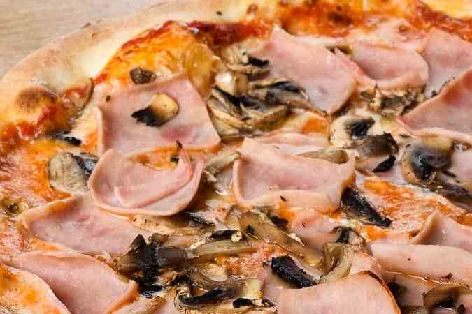 Pizza prosciutto e funghi