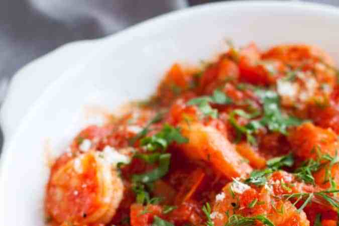 cazuela de camarones en salsa de tomate