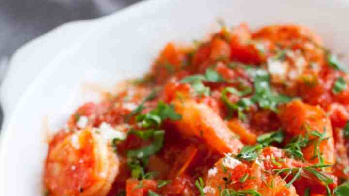 cazuela de camarones en salsa de tomate