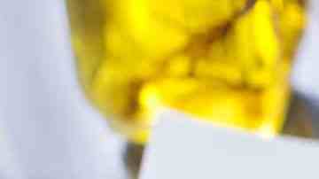 plato de ensalada de palitos de cangrejo