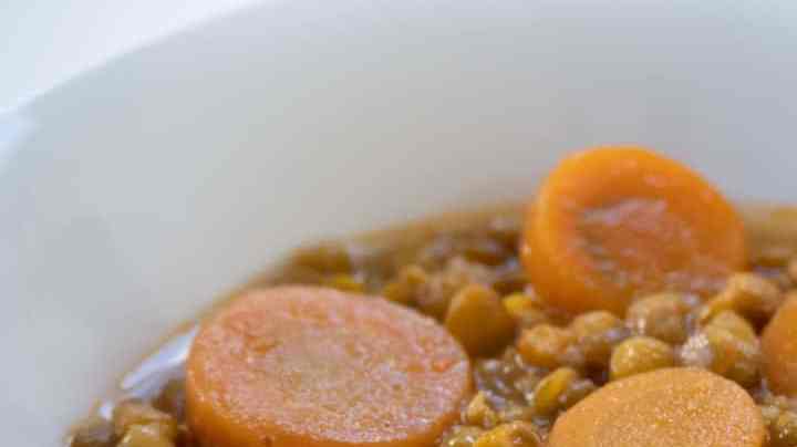 plato de lentejas con zanahoria
