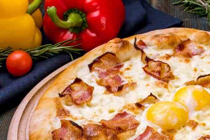 Pizza carbonara