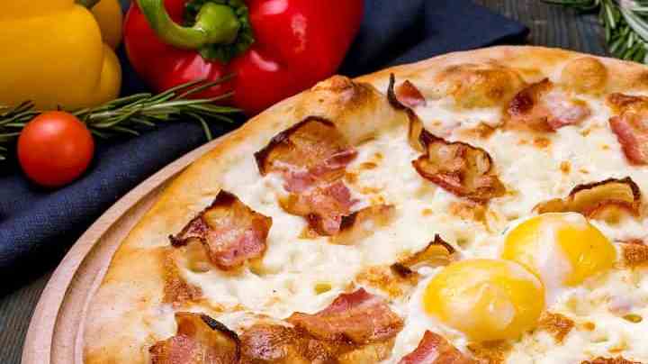 Pizza carbonara