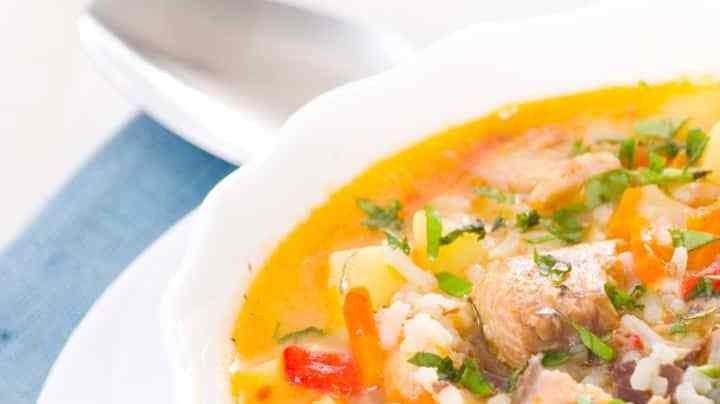 sopa de pescado con papas y arroz