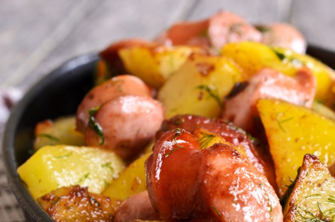 papas al horno con salchichas