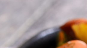 Papas al horno con salchichas