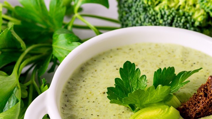 Sopa de brócoli y puerros