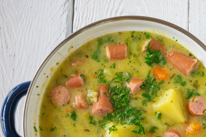 Sopa de papas con salchichas