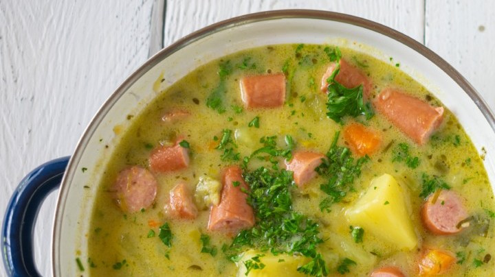 Sopa de papas con salchichas