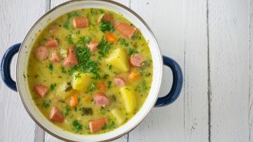 Sopa de papas con salchichas