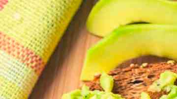 tosta de aguacate con huevo