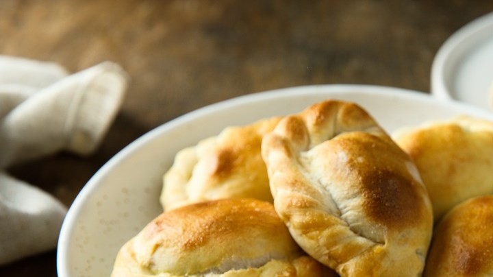 Empanada argentina de chorizo