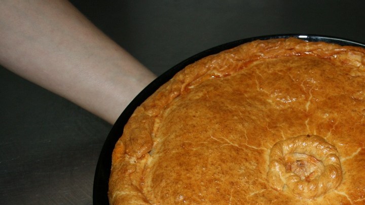 Empanada gallega de bacalao