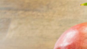 2 vasos con agua de mango