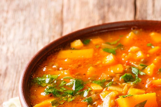 plato con lentejas a la jardinera