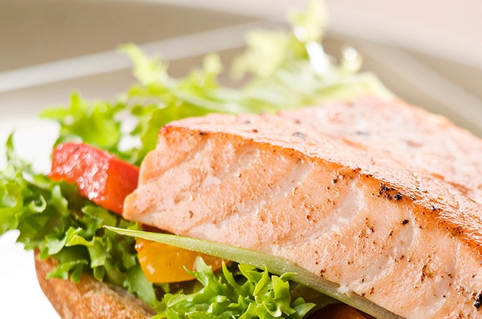 sandwich de salmón cocido