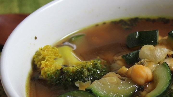 Sopa vegana de garbanzos