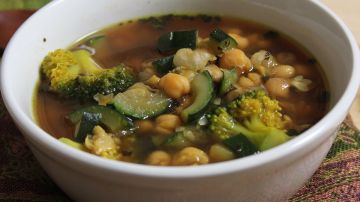 Sopa vegana de garbanzos