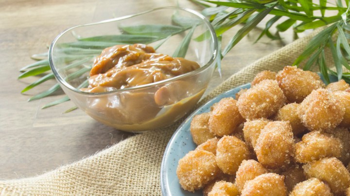 Bolitas de churro con cajeta