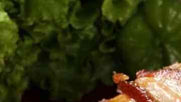 Pechugas envueltas con bacon