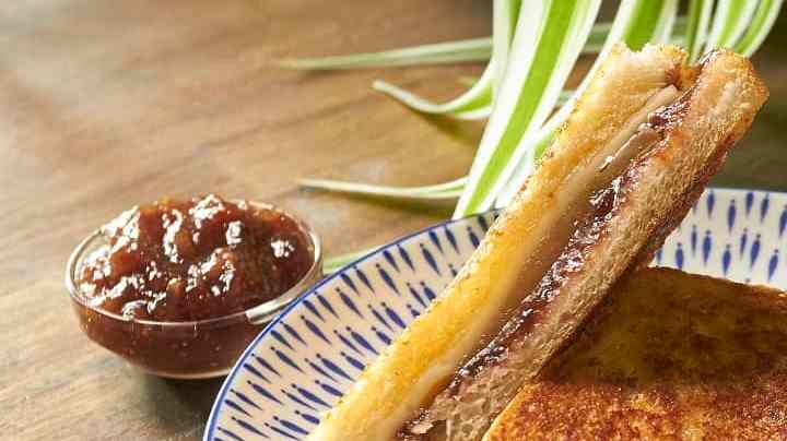 Sándwich caliente de mermelada de higos