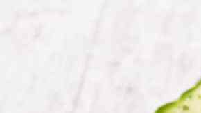 plato con ensalada de pepino con tomate