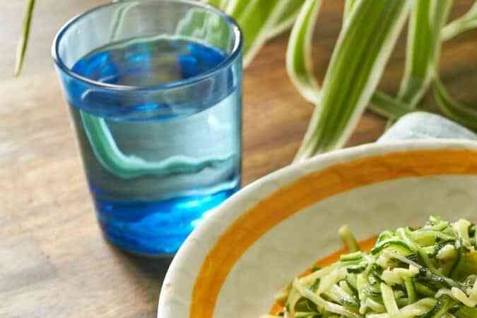 fideos de calabacín con espinaca y parmesano