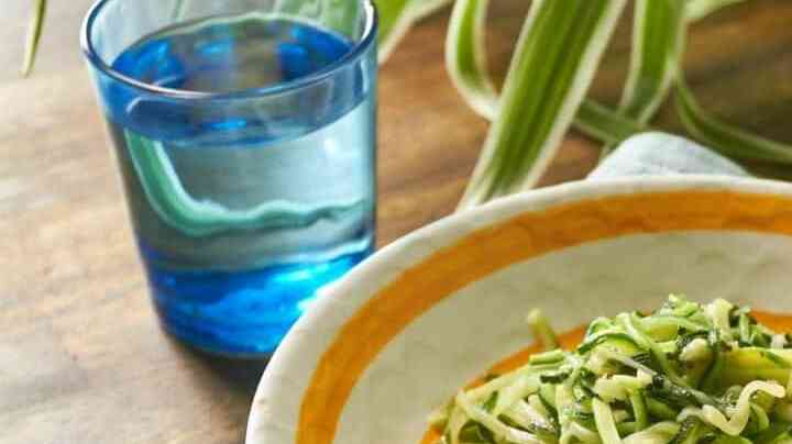 fideos de calabacín con espinaca y parmesano