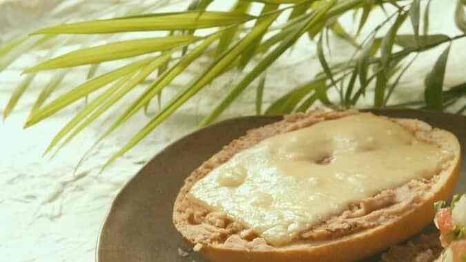 molletes con frijoles y queso 5