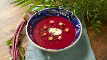 sopa de manzana y remolacha