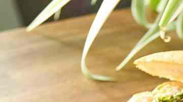 Choripán con chimichurri