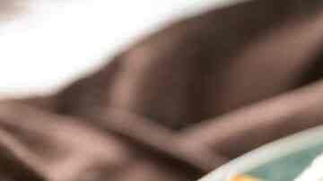 Crujiente de cebolla caramelizada con queso de cabra